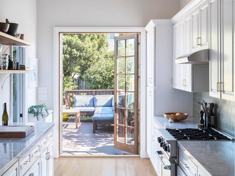 Dapur dengan French Door