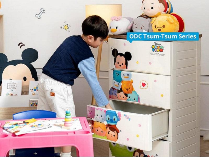 Kamar Anak Laki-laki dengan Laci OCD Disney