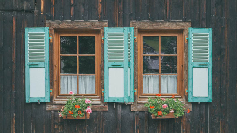 8 Inspirasi Model Jendela Kamar Tidur Kayu Rustic & Vintage | MORE Furniture