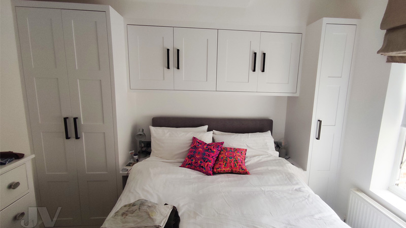 Desain Lemari Pakaian untuk Kamar Sempit Model Susun
