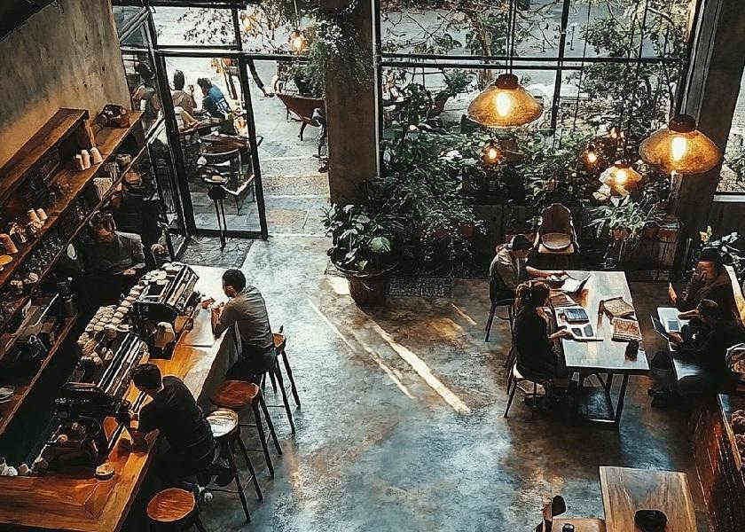 desain restoran minimalis dengan Gaya Eklektik Unik