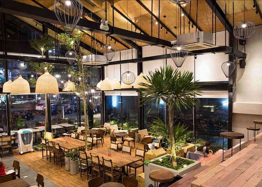 desain restoran minimalis dengan Pencahayaan Menawan