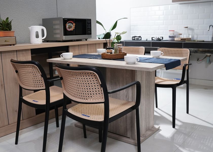 Percantik Restoran dengan Monsieur Chair Olymplast