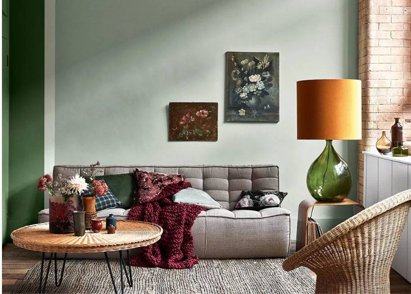 Desain Interior Ruang Tamu Menambahkan Bantal dan Karpet