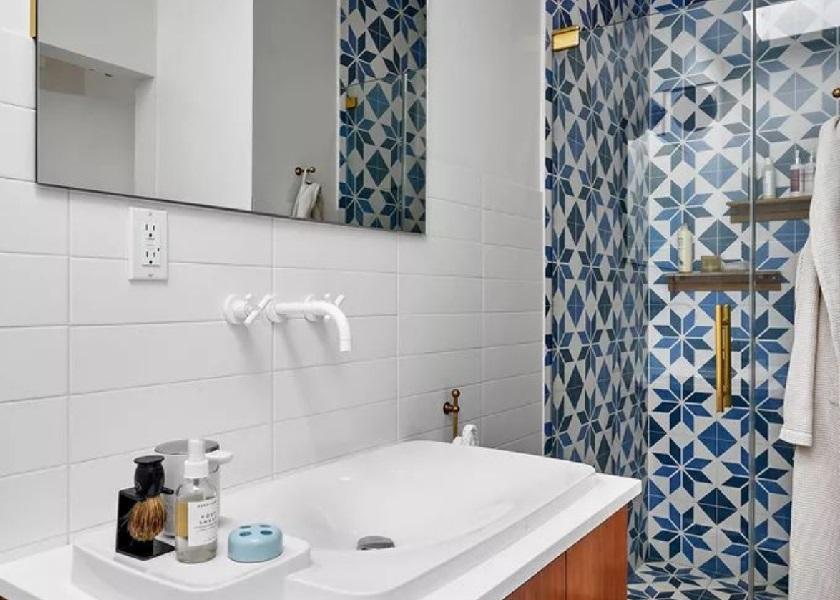 Gunakan Botol Sabun Elegan di Kamar Mandi
