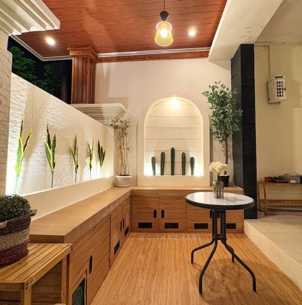 Teras Rumah Minimalis Bernuansa Coklat Kayu