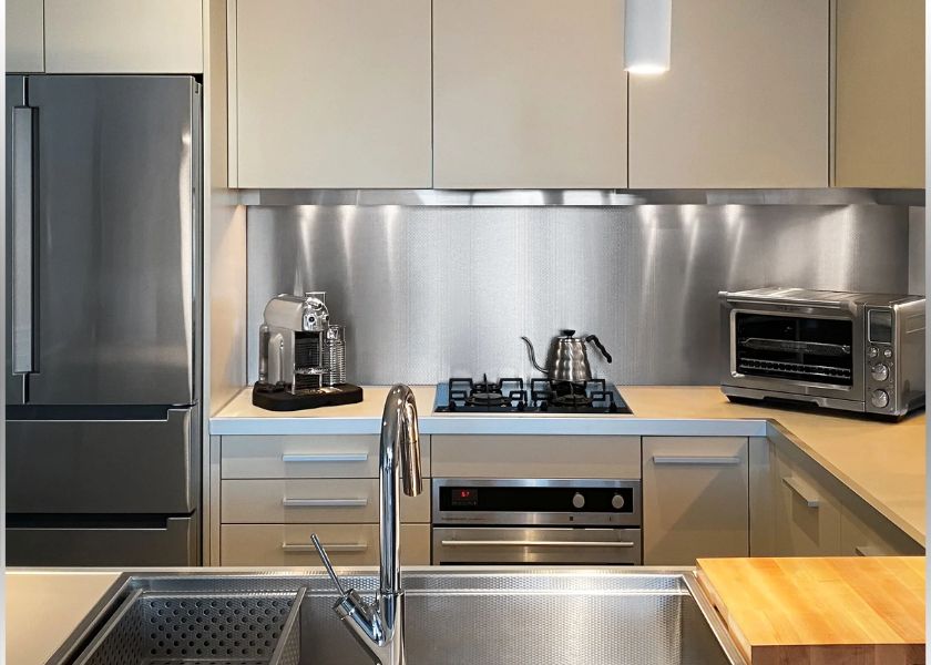 Backsplash Stainless Steel yang Tahan Noda untuk Dapur Kotor