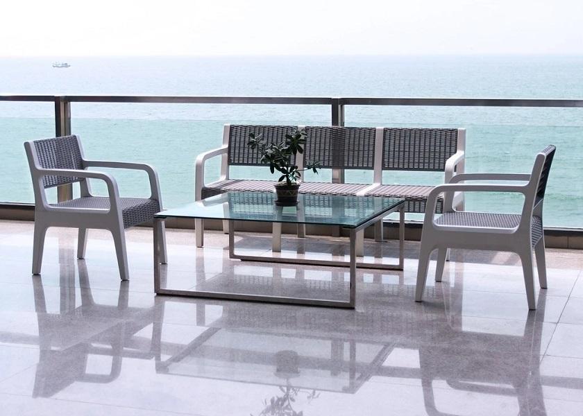 Balkon Rumah Minimalis untuk Ruang Tamu Outdoor
