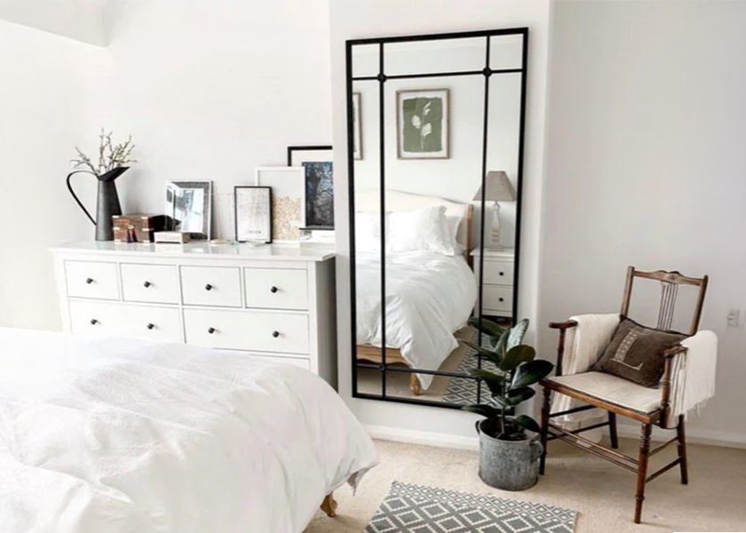 Dekorasi Kamar Minimalis dengan Cermin Besar