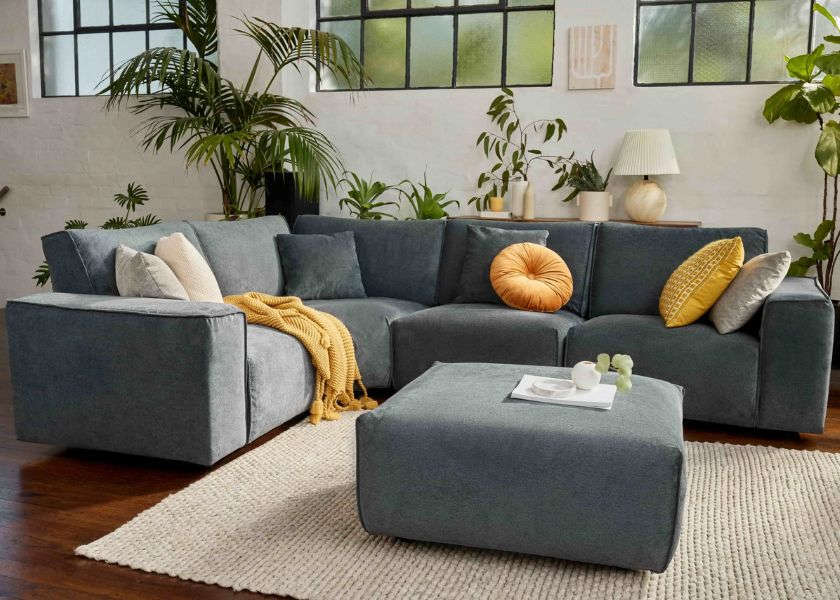 Dekorasi Ruang Tamu Sofa Modular sebagai Statement Estetik