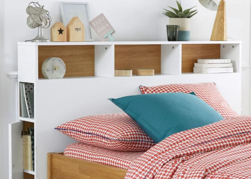 Desain Kamar Tidur Minimalis 2x3 dengan Headboard Fungsional