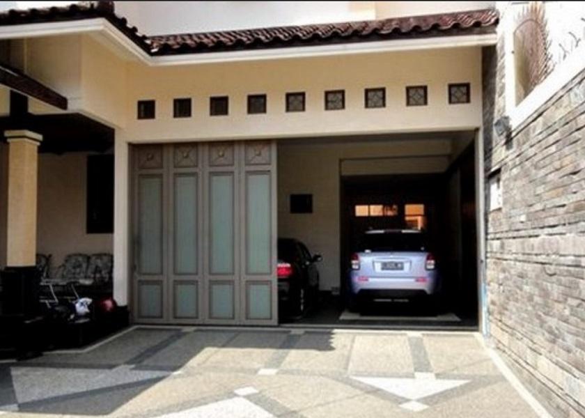 Garasi Mobil Minimalis dengan Kapasitas Parkir Lebih Luas