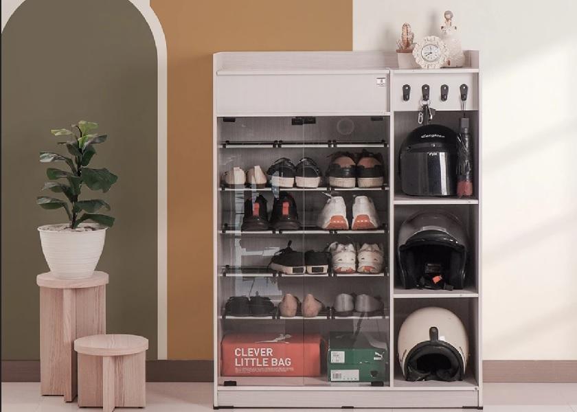 Garasi Mobil Minimalis Samping Rumah Rapi dengan Olympic Furniture