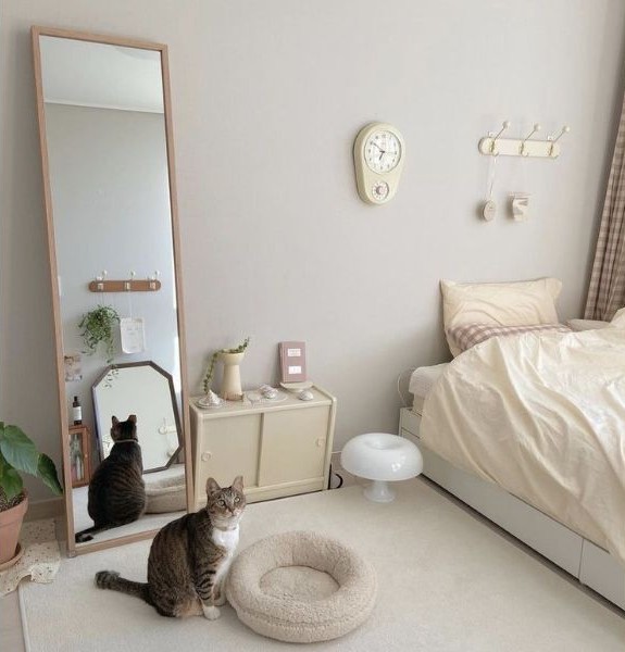 Kamar Estetik dengan Ranjang Rendah