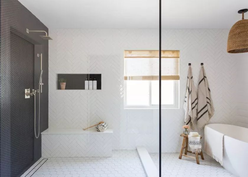 Kamar Mandi Minimalis dengan Bench di Dalam Shower Box