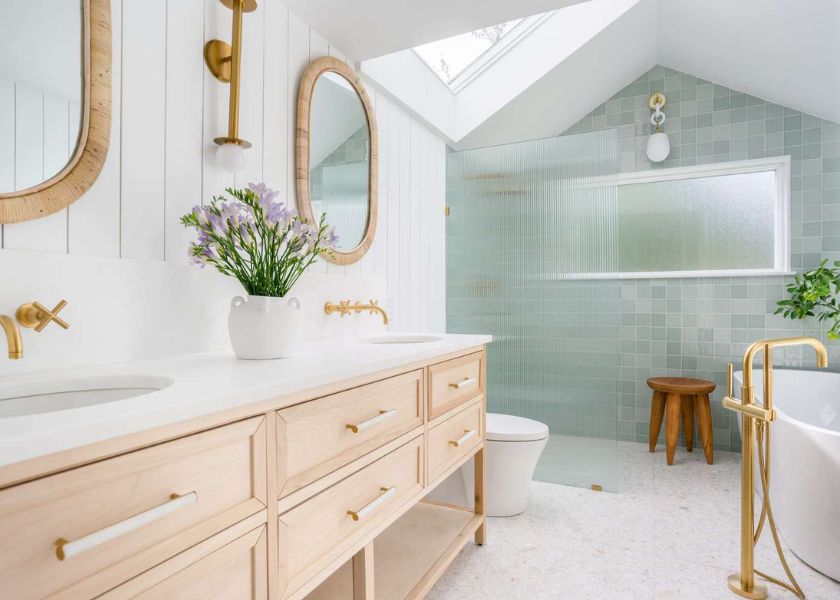 Desain Interior Kamar Mandi Walk-In Shower Minimalis