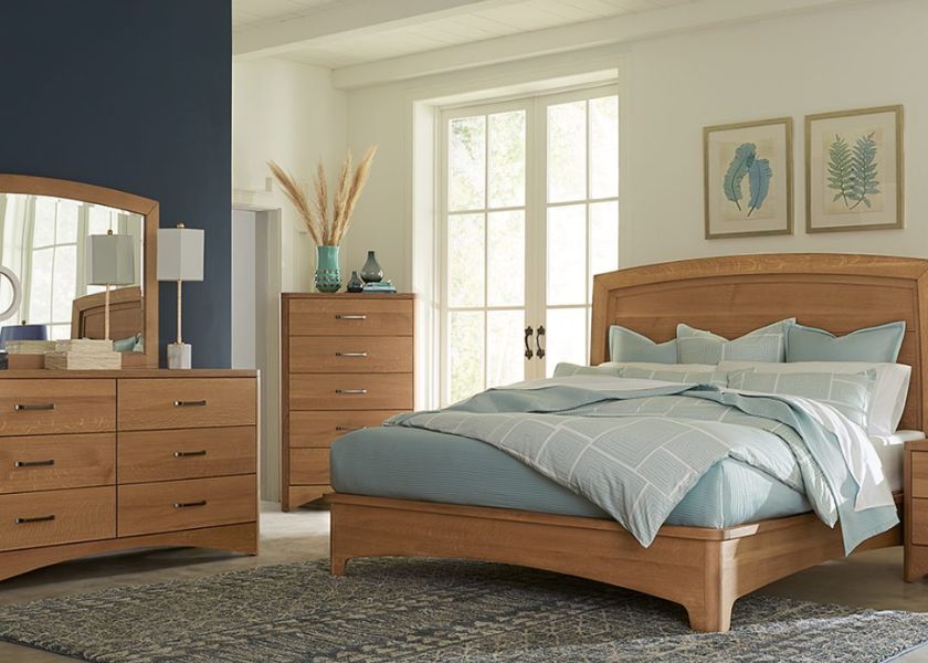 Kamar Tidur Sederhana dengan Aksen Kayu