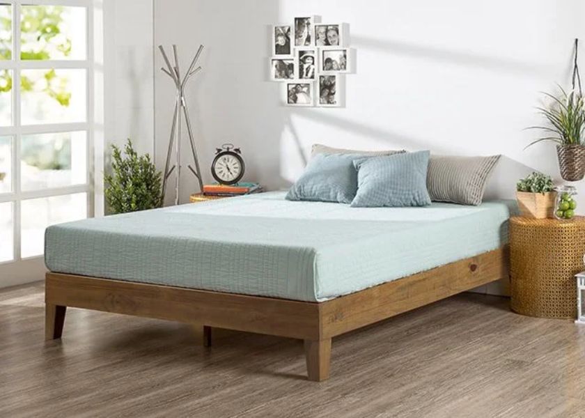 Kamar Tidur dengan Dipan Sederhana