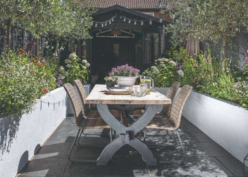 Pagar Rumah Sederhana dengan Trellis Sentuhan Natural