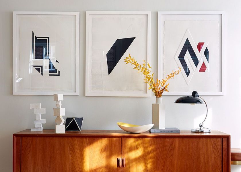 Ruang Keluarga Minimalis dengan Styling “Rule of Three”