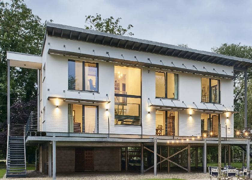 Rumah Panggung Modern di Daerah Pesisir