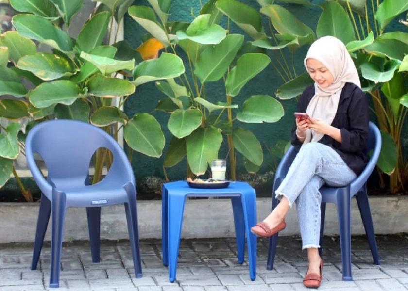 Percantik Taman Belakang dengan Kursi Taman Olymplast