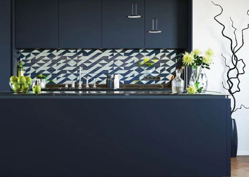 Dapur Sederhana dengan Ubin Backsplash Geometris Unik