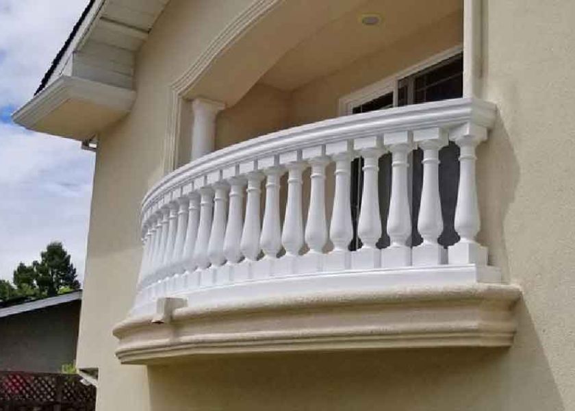 Desain Pagar Balkon Baluster Klasik