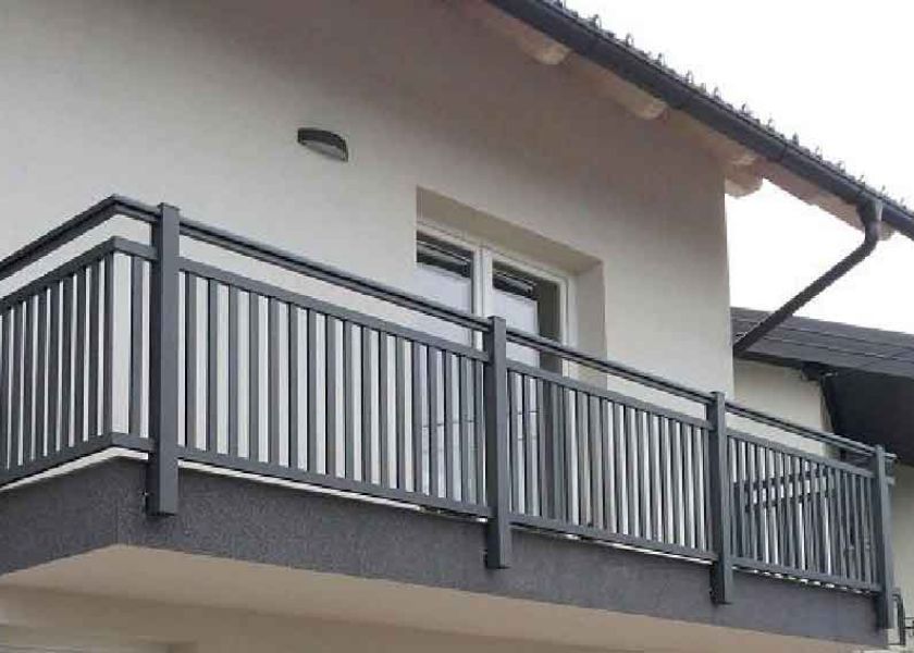 Pagar Balkon Lantai 2 Material Besi