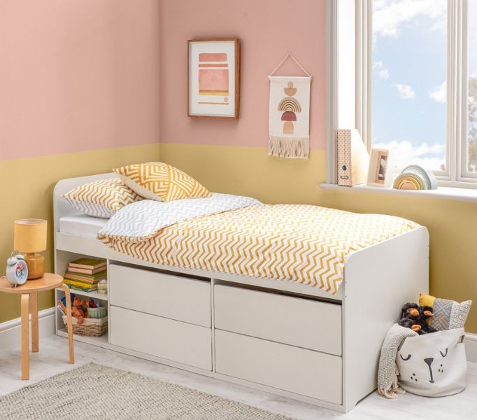 Kamar Aesthetic Perempuan dengan Furnitur Minimalis & Multifungsi