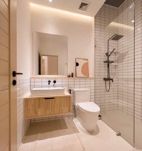 Kamar Mandi Simple dengan Kabinet Melayang
