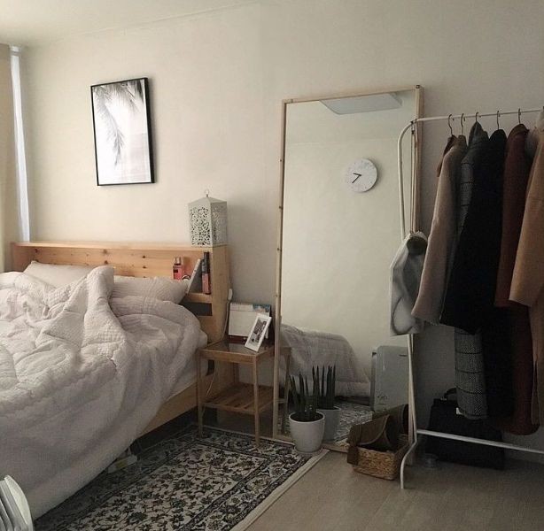 Kamar Tidur Minimalis 2x3 dengan Cermin untuk Ilusi Ruang