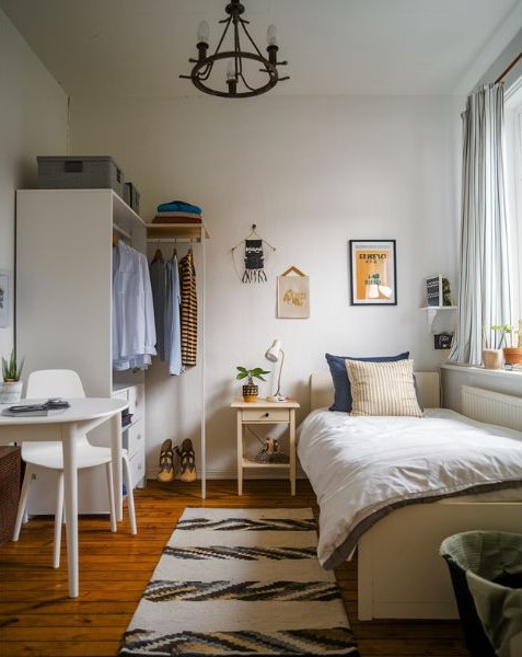 Kamar Tidur Minimalis dengan Pencahayaan yang Tepat