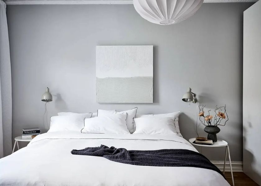 Kamar Tidur Sederhana Warna Abu-Abu Muda Elegan