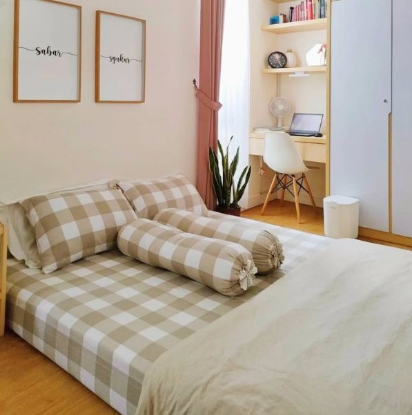 Desain Kamar Tidur Murah dengan Sprei Sederhana
