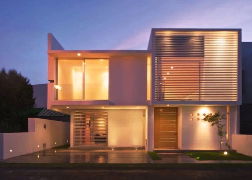 Rumah Cantik dengan Pencahayaan Eksterior Dramatis