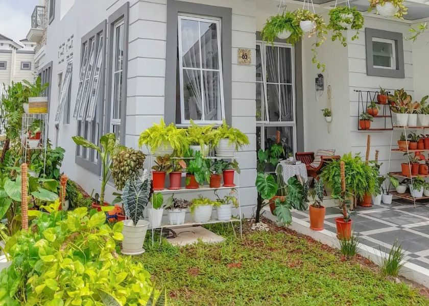Rumah Minimalis Modern dengan Taman Depan Kecil