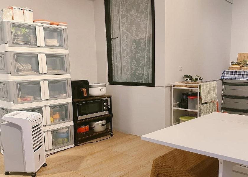 Tambahkan Rak Bertingkat di Desain Dapur Minimalis 3x2